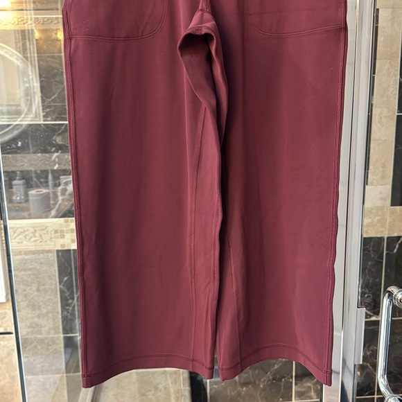 Lululemon wine wide leg, size 6, NWT. - Picture 3 of 5